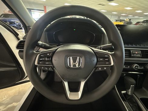Used 2018 Honda Accord LX image 32