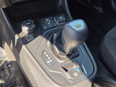 Used 2020 Jeep Cherokee Latitude AWD/4WD image 27