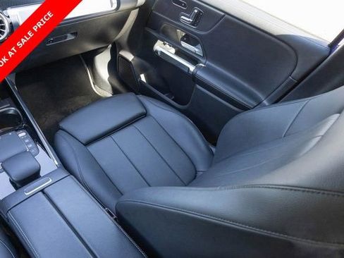 Used 2021 Mercedes-Benz GLB 250 GLB 250 image 28