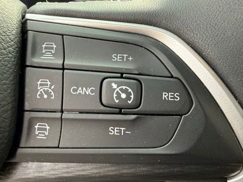 Used 2024 Jeep Grand Cherokee L Laredo image 20