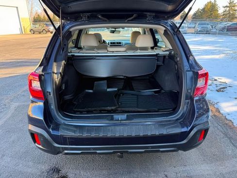 Used 2018 Subaru Outback 2.5i Limited AWD/4WD image 3