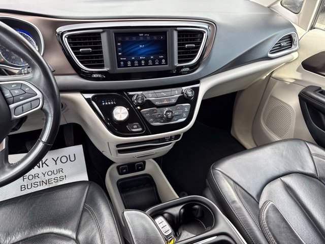 Used 2018 Chrysler Pacifica Touring-L FWD image 22