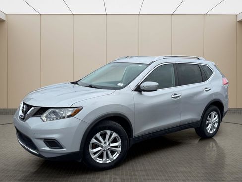 Used 2015 Nissan Rogue SV image 1