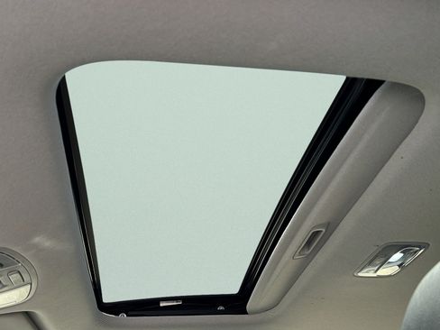 Certified 2021 Hyundai Ioniq Limited FWD image 12