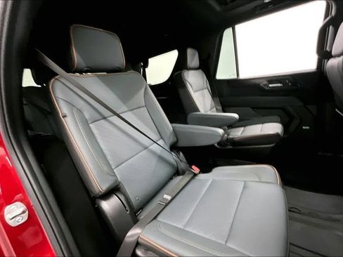 Used 2025 GMC Yukon AT4 w/ AT4 Premium Package AWD/4WD image 25