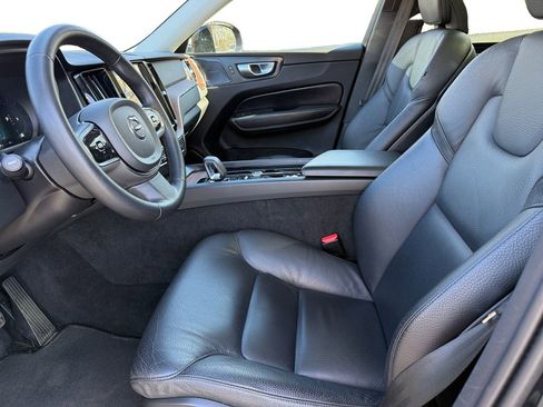 Used 2024 Volvo XC60 B5 Plus image 9