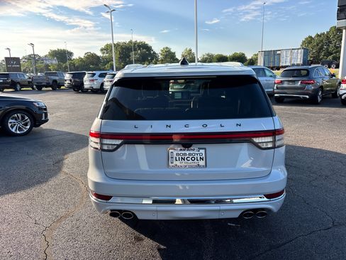 Certified 2025 Lincoln Aviator Black Label AWD/4WD image 6