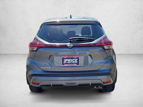 Used 2022 Nissan Kicks S FWD image 7