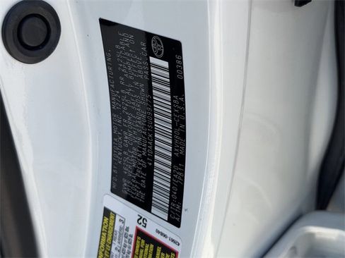 Used 2025 Toyota Camry SE w/ Convenience Package image 15