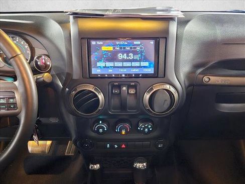 Used 2018 Jeep Wrangler Sport AWD/4WD image 12