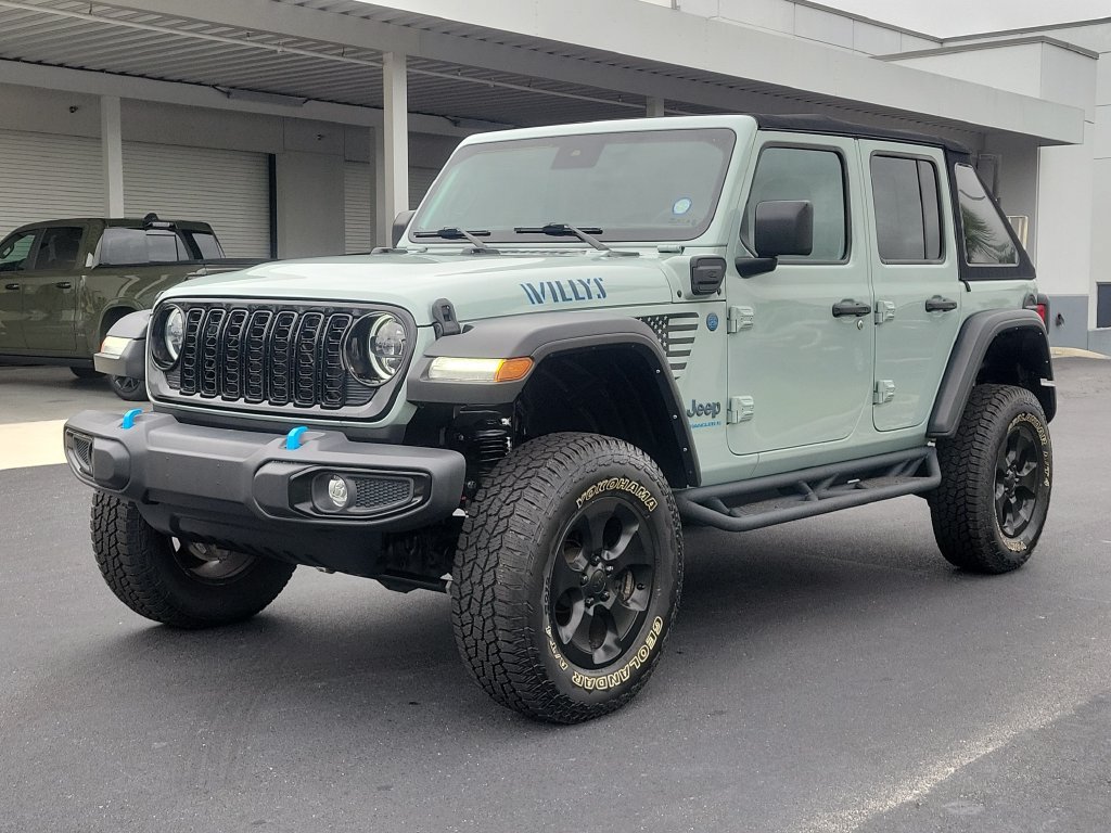 Used 2024 Jeep Wrangler Unlimited AWD/4WD image 3