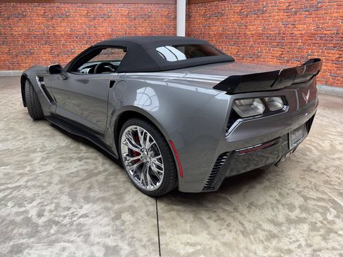 Used 2015 Chevrolet Corvette Z06 w/ 3LZ Preferred Equipment Group RWD image 2