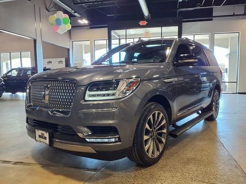 Used 2021 Lincoln Navigator Reserve w/ Luxury Package AWD/4WD image 3
