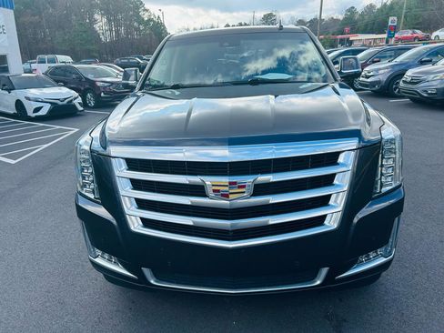 Used 2018 Cadillac Escalade Luxury AWD/4WD image 8
