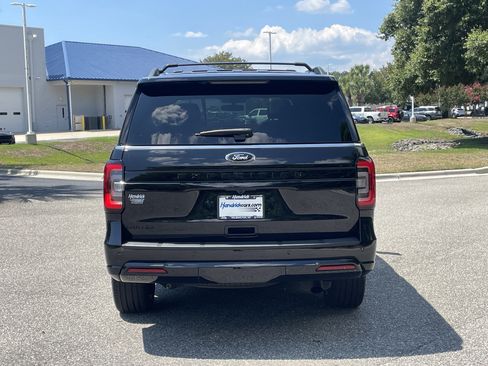 Used 2024 Ford Expedition Limited AWD/4WD image 8