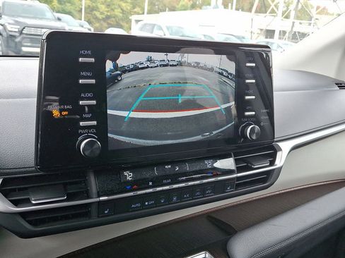 Used 2023 Toyota Sienna XLE image 16