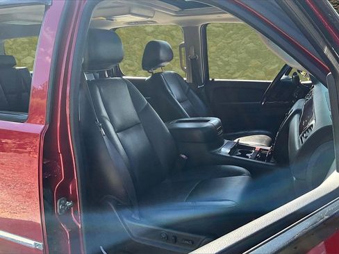 Used 2014 Chevrolet Suburban LTZ image 7