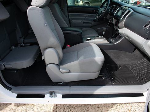 Used 2013 Toyota Tacoma PreRunner image 39