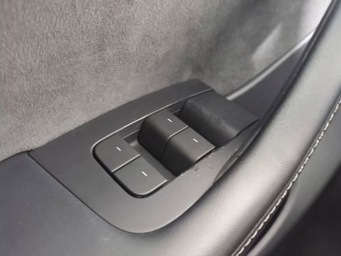 Used 2023 Tesla Model Y AWD image 30