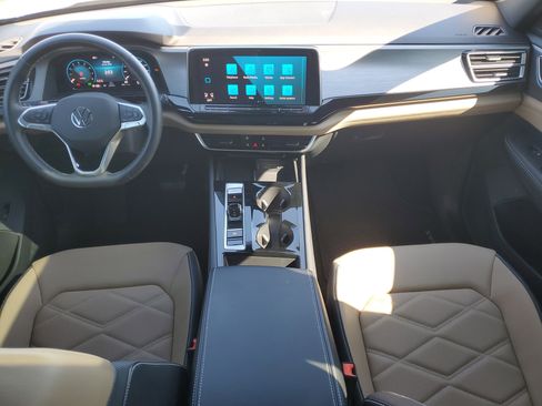 Used 2024 Volkswagen Atlas Cross Sport SE w/ Panoramic Sunroof Package image 16