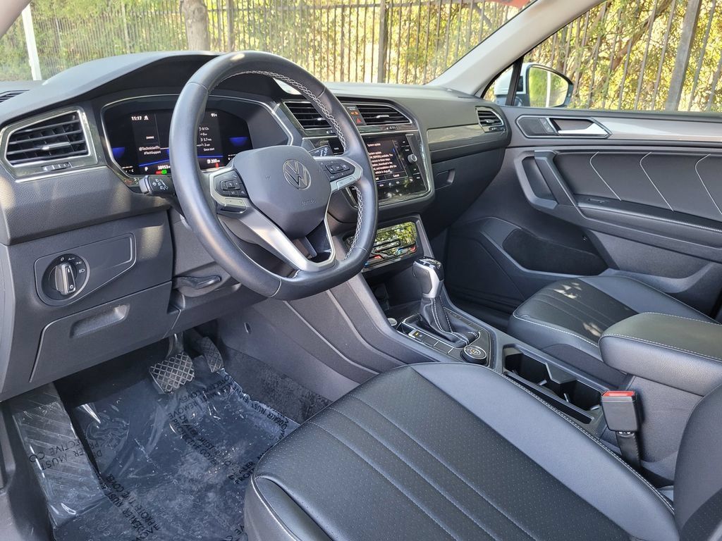 Used 2023 Volkswagen Tiguan SE AWD/4WD image 11