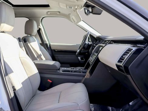 Used 2018 Land Rover Discovery SE image 38