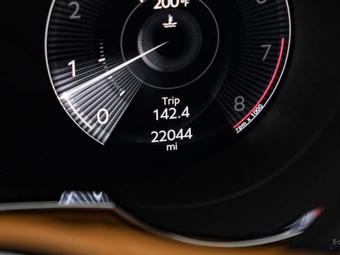 Used 2023 Bentley Bentayga Extended Wheelbase AWD/4WD image 81