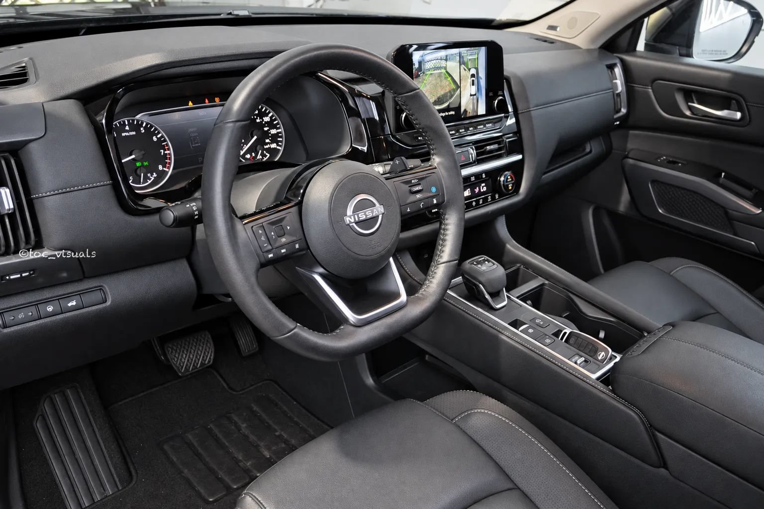 Used 2025 Nissan Pathfinder SL w/ SL Premium Package FWD image 2