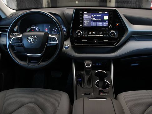 Used 2022 Toyota Highlander LE AWD/4WD image 37