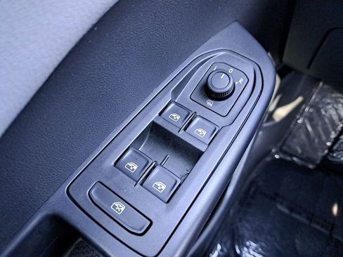 Used 2023 Volkswagen Taos SEL image 27