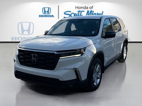 Used 2023 Honda Pilot LX image 3