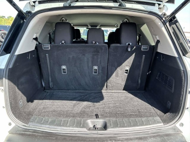 Used 2025 Nissan Pathfinder SV AWD/4WD image 12