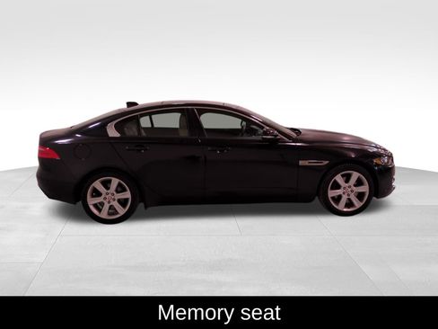 Used 2018 Jaguar XE Premium image 3