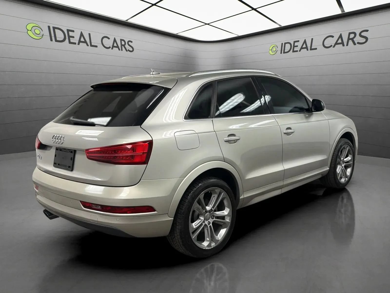 Used 2016 Audi Q3 2.0T Premium Plus w/ Technology Package FWD image 5