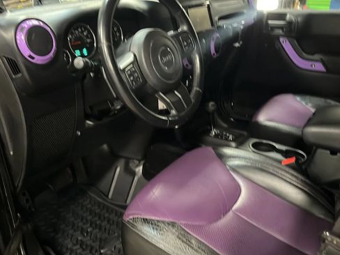 Used 2014 Jeep Wrangler Unlimited Sahara w/ Connectivity Group AWD/4WD image 2