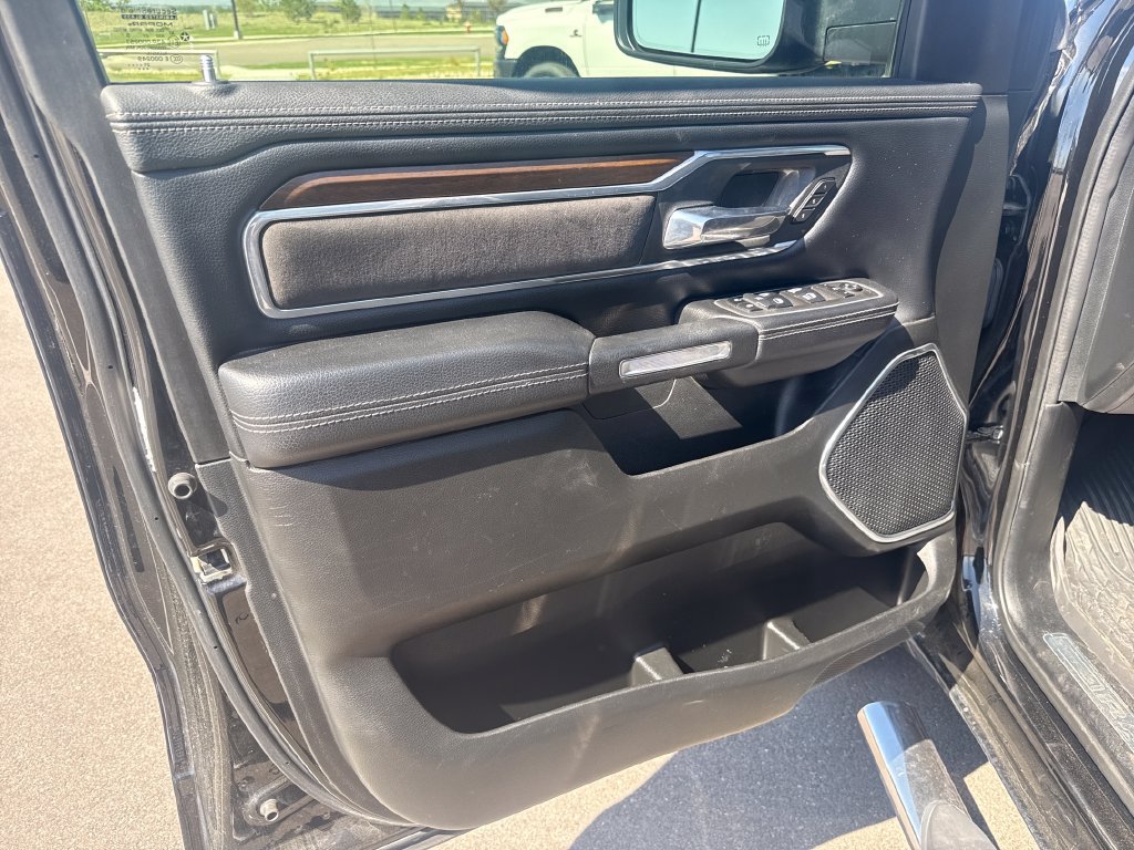 Used 2022 RAM 1500 Laramie AWD/4WD image 12