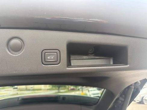 Used 2024 Chevrolet Equinox LT FWD image 33
