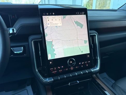 Used 2025 GMC Yukon Denali AWD/4WD image 15