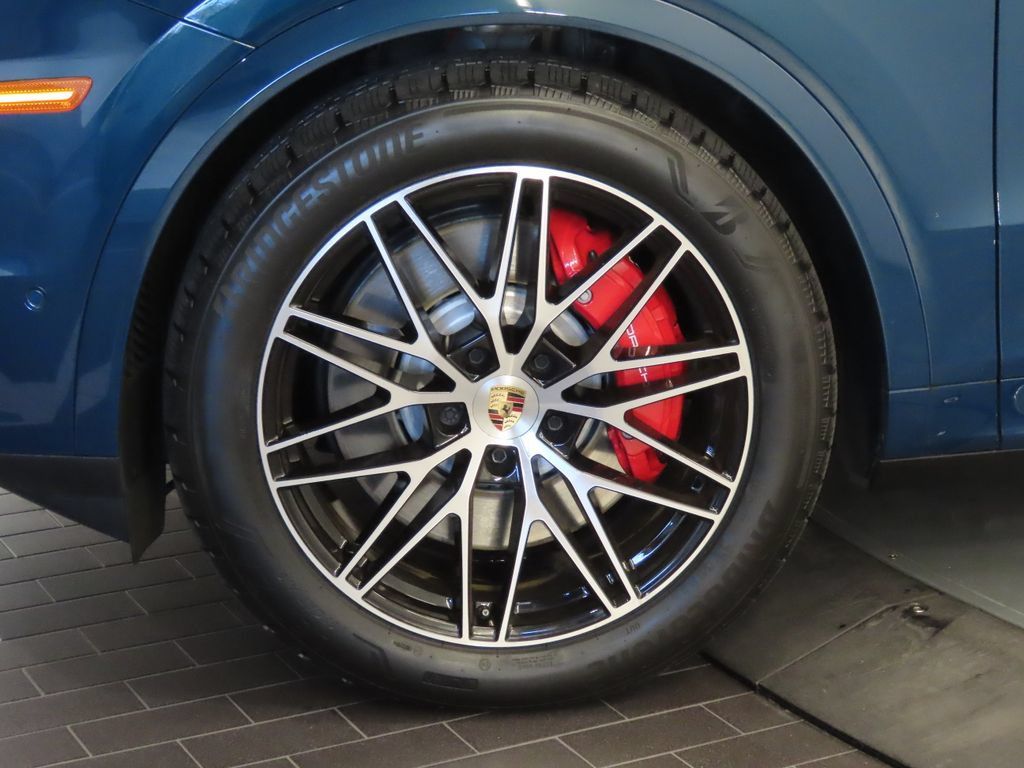 Certified 2025 Porsche Cayenne S AWD/4WD image 11