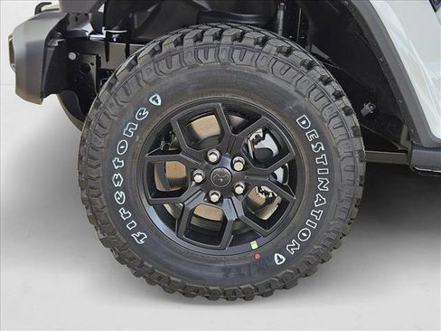 New 2025 Jeep Gladiator Willys image 10