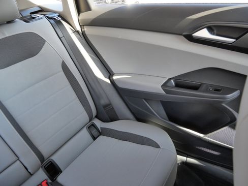 Certified 2022 Volkswagen Taos SE image 14