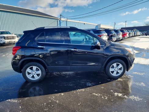 Used 2020 Chevrolet Trax LT w/ LT Convenience Package image 9