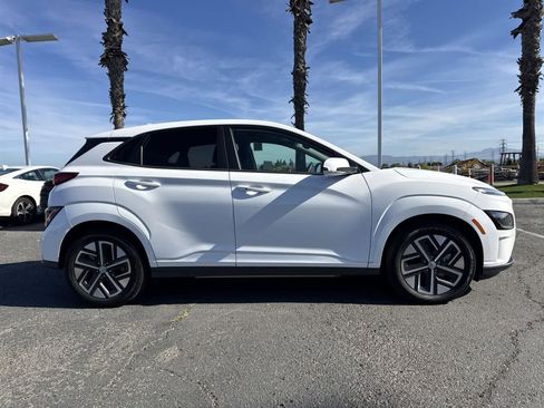 Used 2023 Hyundai Kona SE image 3