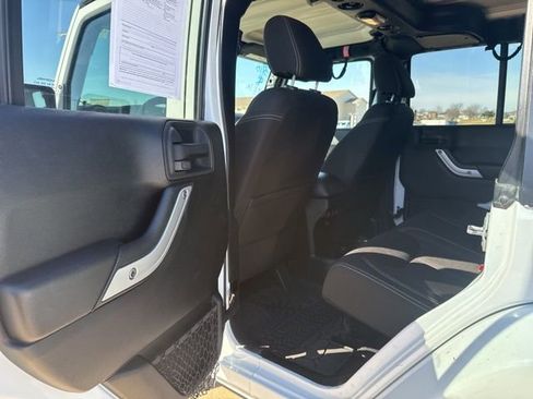 Used 2015 Jeep Wrangler Unlimited Sahara w/ Max Tow Package image 17