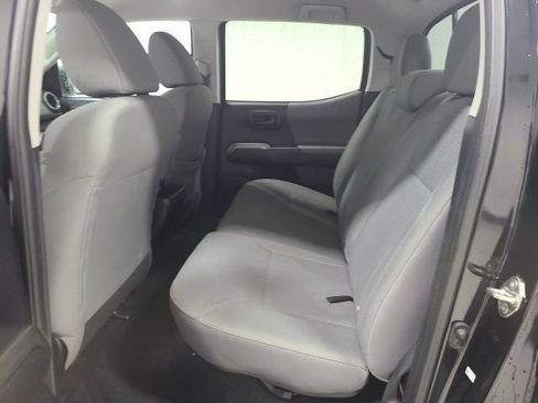 Certified 2018 Toyota Tacoma SR5 AWD/4WD image 16