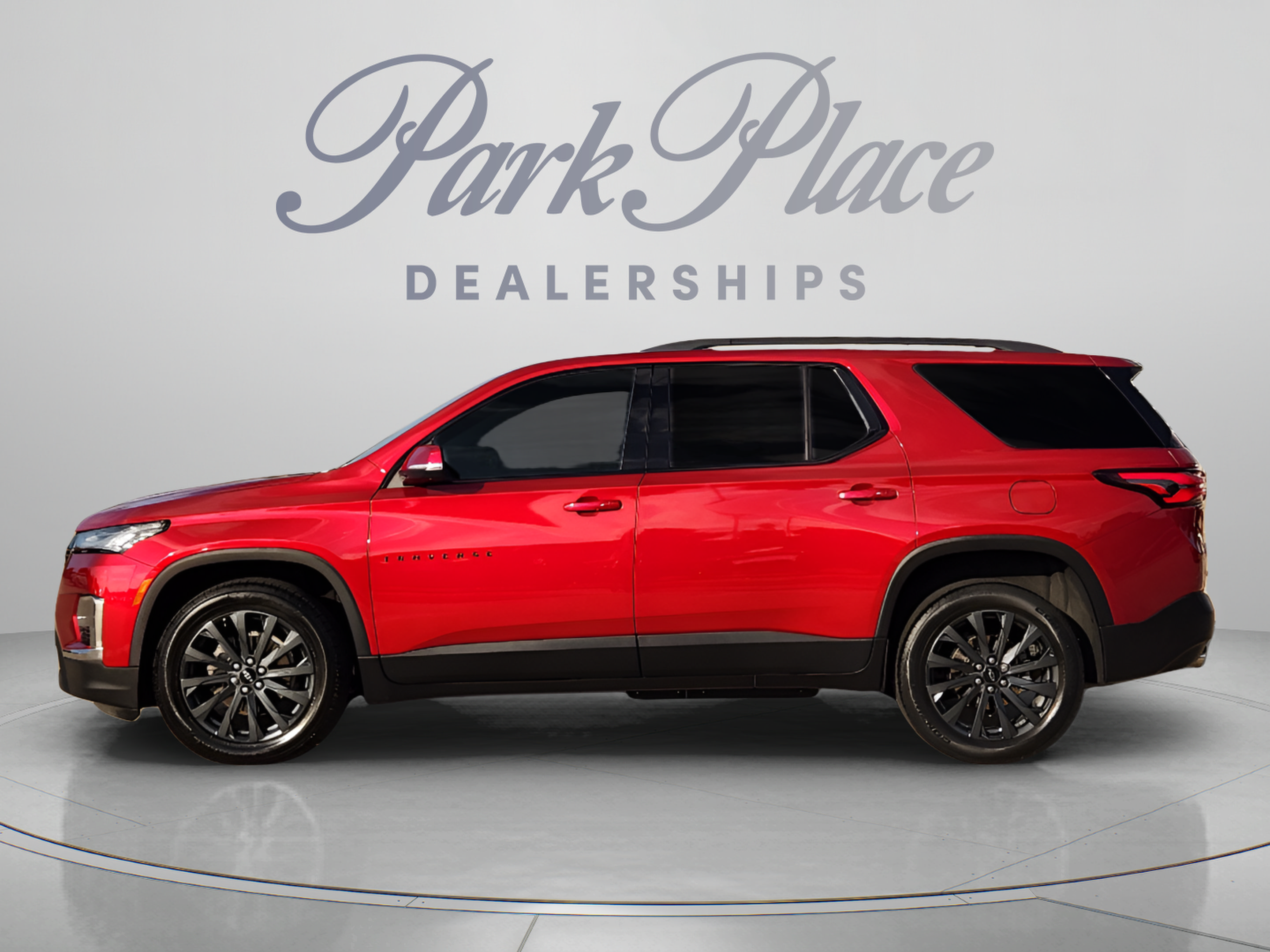 Used 2023 Chevrolet Traverse RS FWD image 2