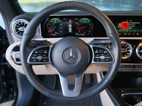 Used 2020 Mercedes-Benz CLA 250 image 14