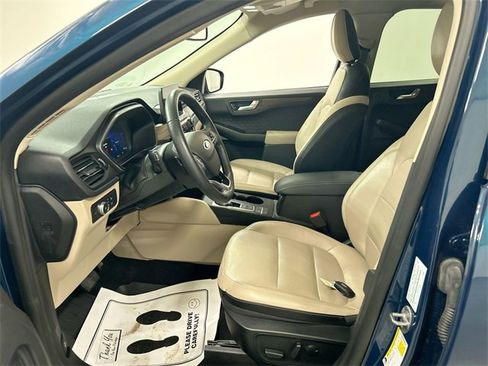 Used 2020 Ford Escape Titanium image 9