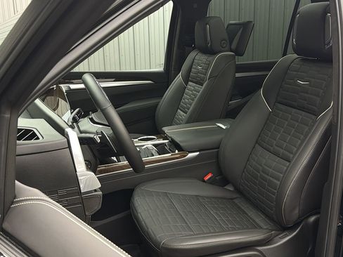 Used 2025 Cadillac Escalade ESV Sport Platinum image 29