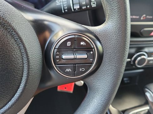 Used 2025 Kia Soul LX w/ LX Technology Package FWD image 23